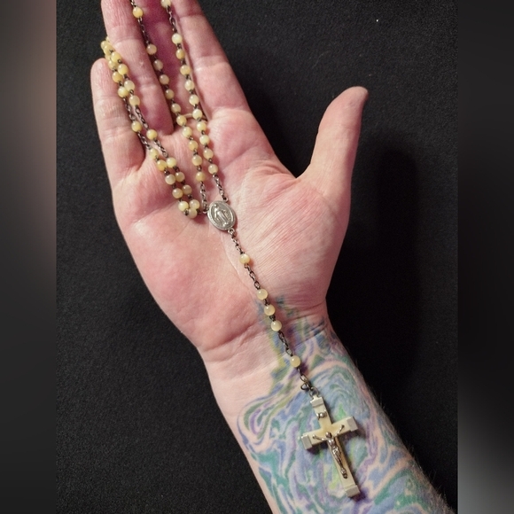 Jewelry - Stunning Cream Rosary Necklace